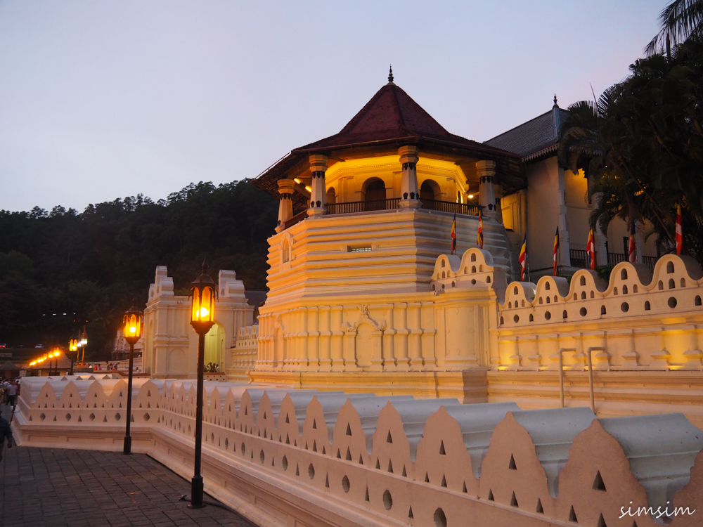 スリランカ旅行仏歯寺